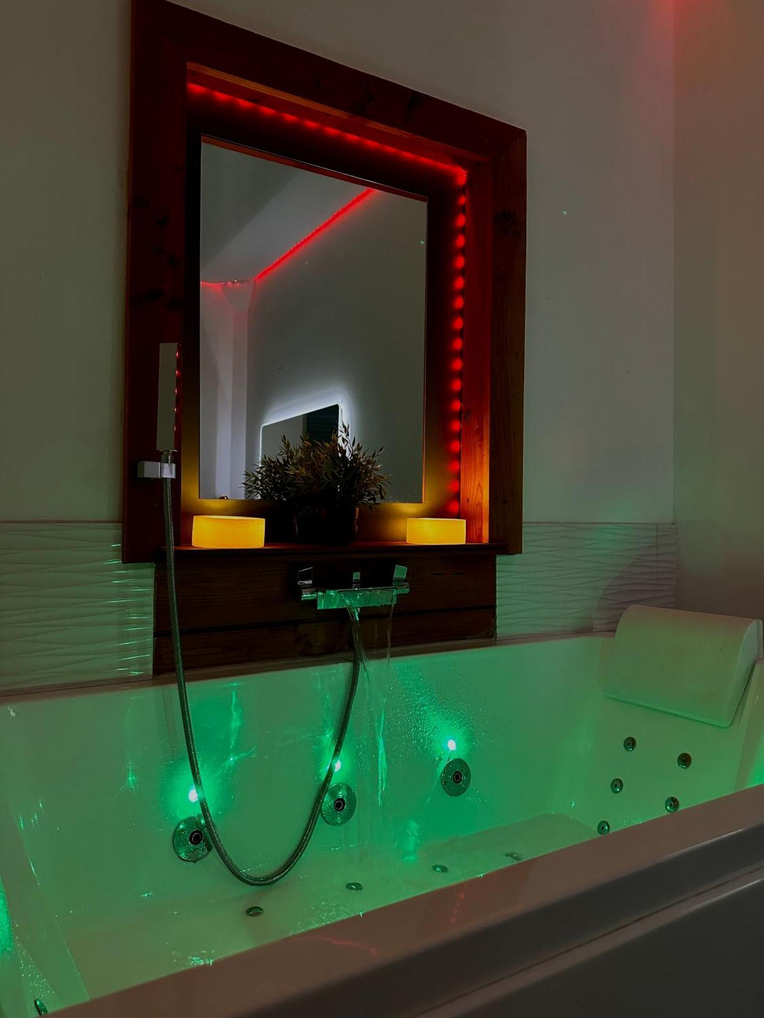 Loveroom En Bords De Meuse Floing Экстерьер фото